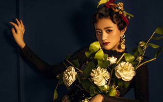 ���y���I